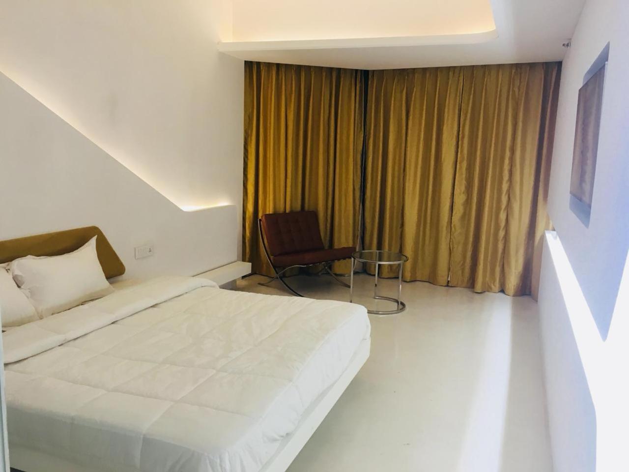 Ramaya Hotel Rohtak Buitenkant foto