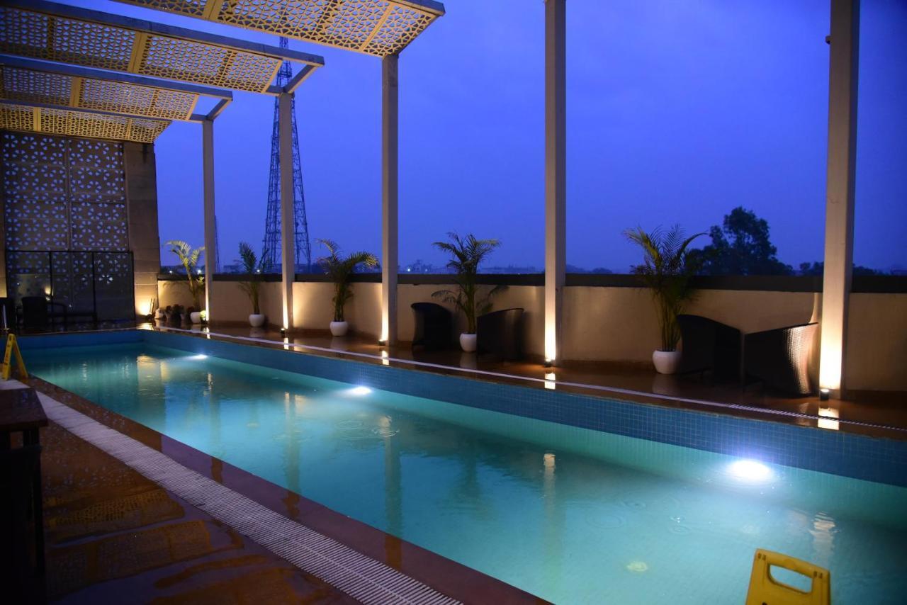 Ramaya Hotel Rohtak Buitenkant foto