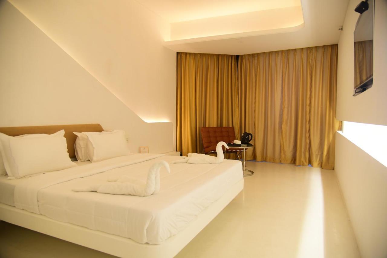 Ramaya Hotel Rohtak Buitenkant foto